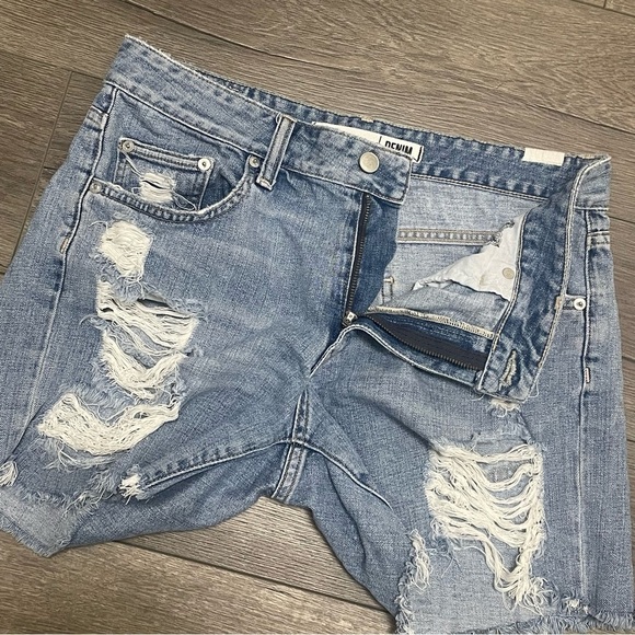 Lovers + Friends Cut Off Denim Distressed Shorts 5" inseam Cotton Sz 29 - Picture 7 of 8